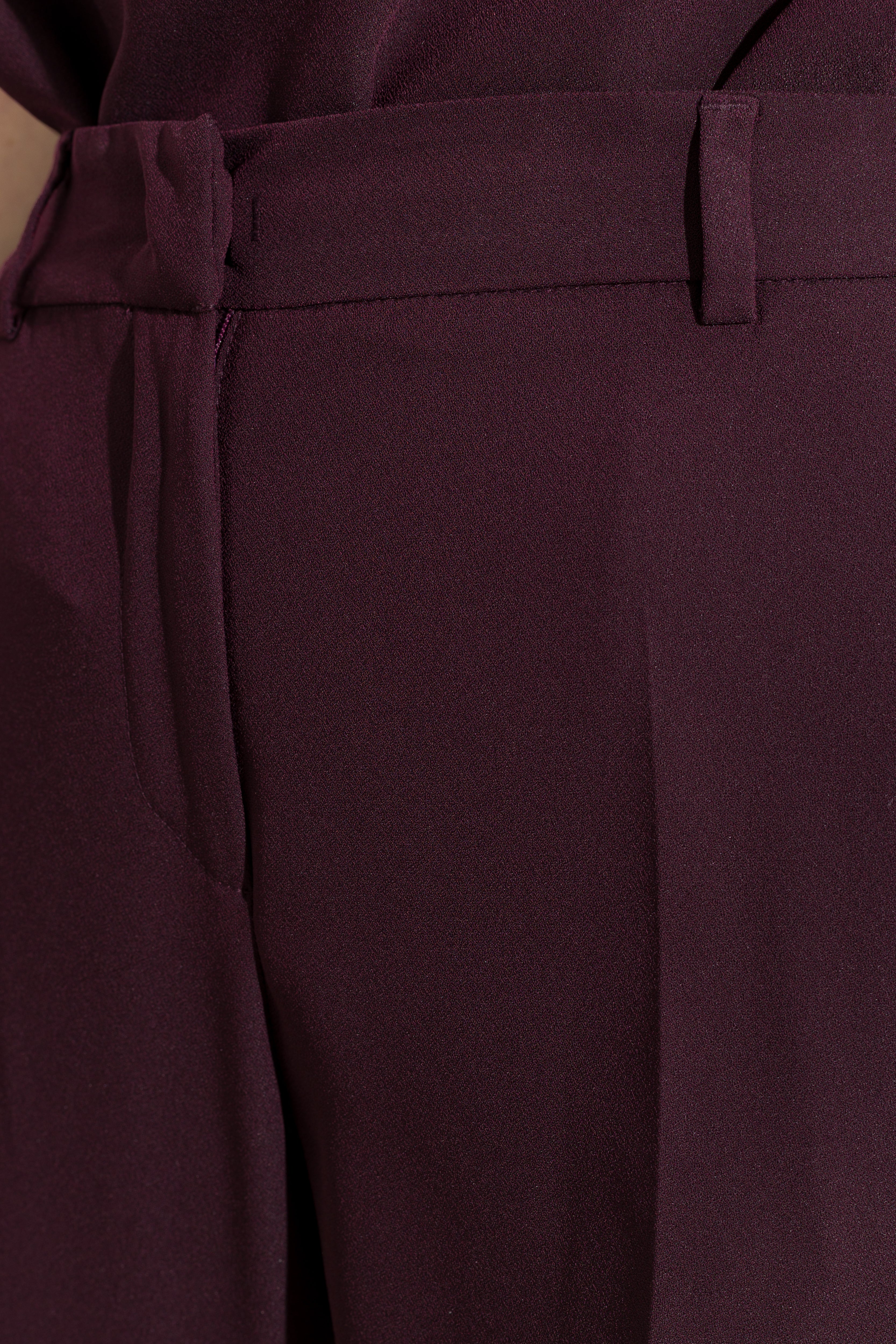 Pantalone slim fit in crêpe