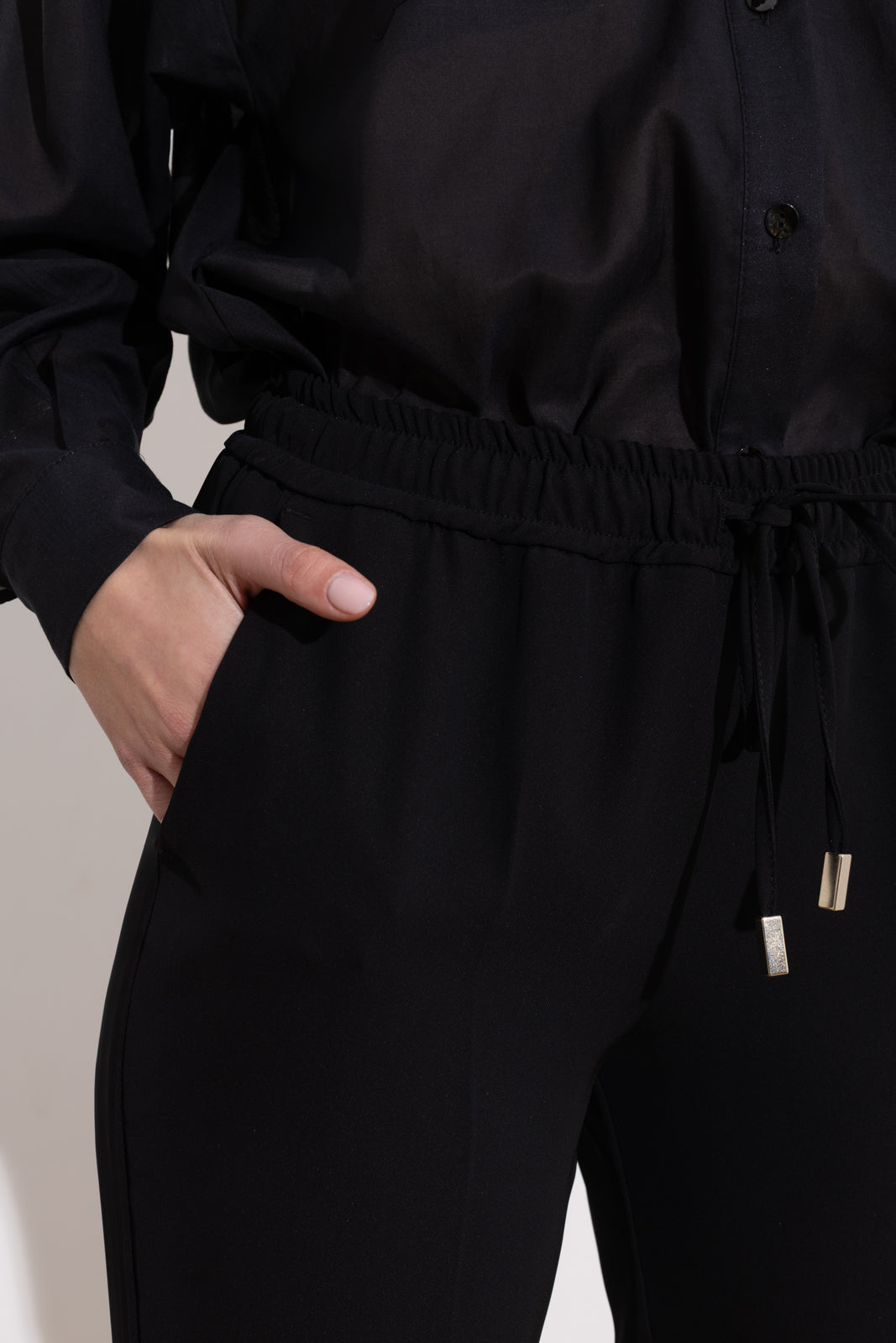 Pantalone con coulisse in fluido diagonale