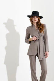 Blazer gessato con cintura