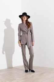 Blazer gessato con cintura