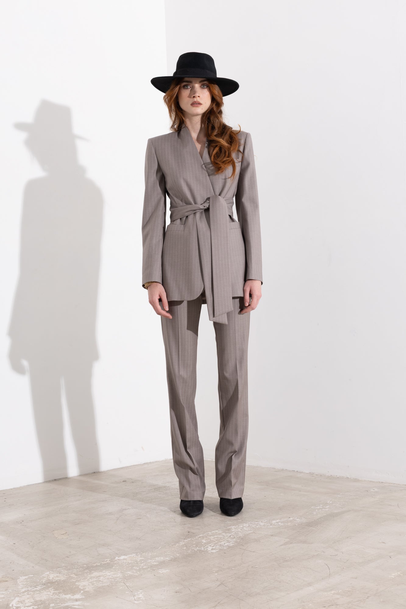 Blazer gessato con cintura
