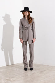Blazer gessato con cintura