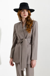 Blazer gessato con cintura