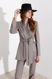 Blazer gessato con cintura