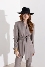 Blazer gessato con cintura