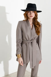 Blazer gessato con cintura