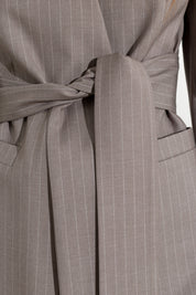 Blazer gessato con cintura