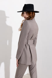 Blazer gessato con cintura