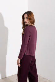 Maglia in satin con scollo a barca