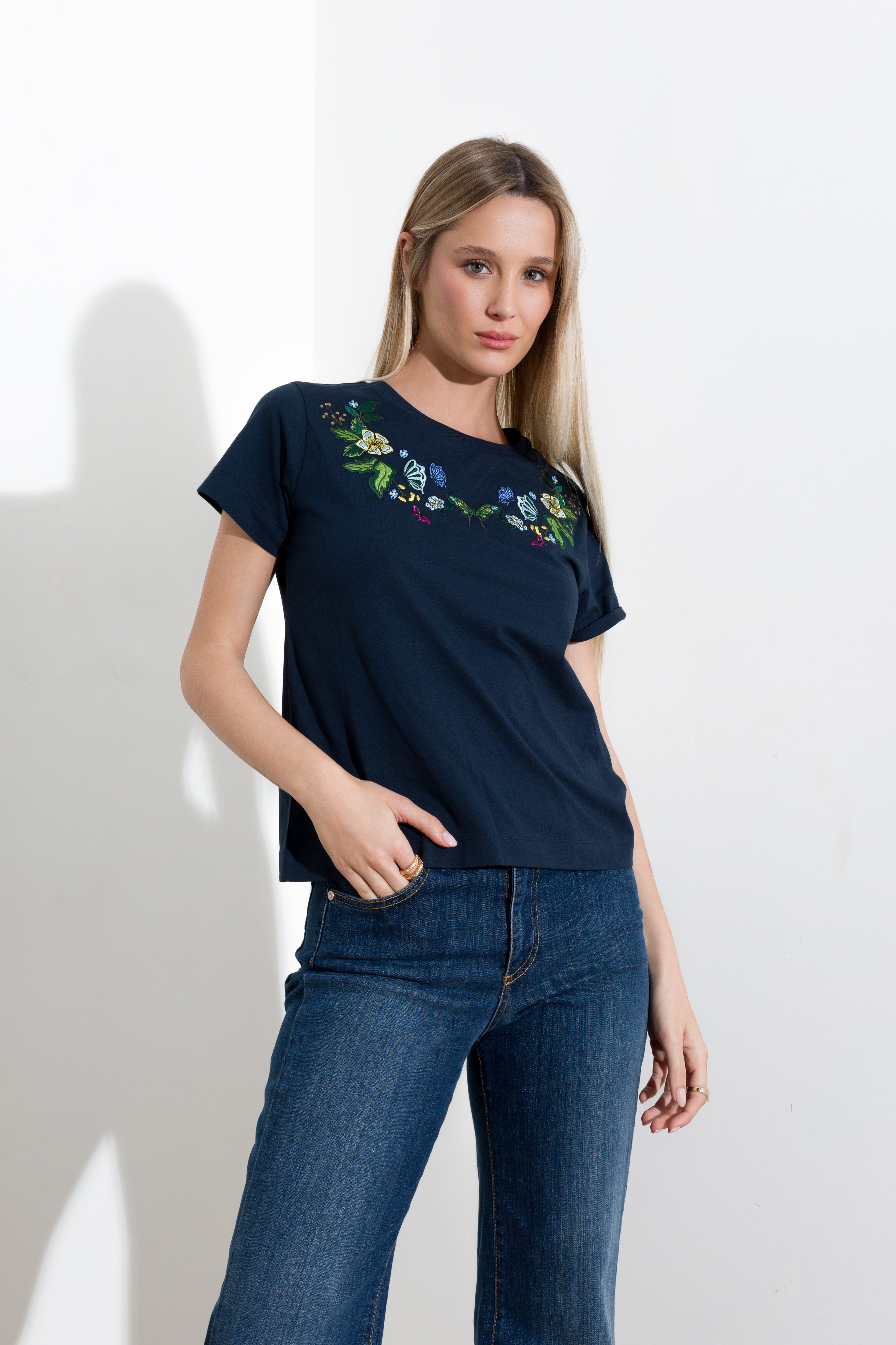 T-shirt con ricamo - Compagnia Italiana