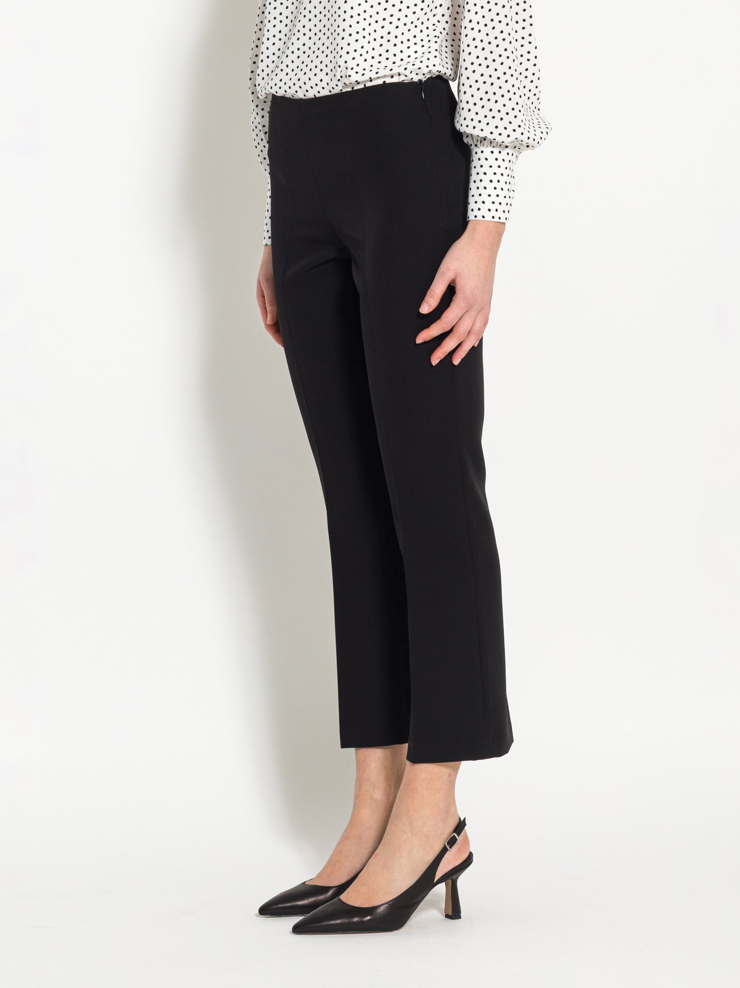 Pantalone in tessuto tecnico diagonale a trombetta | Uncategorized da donna