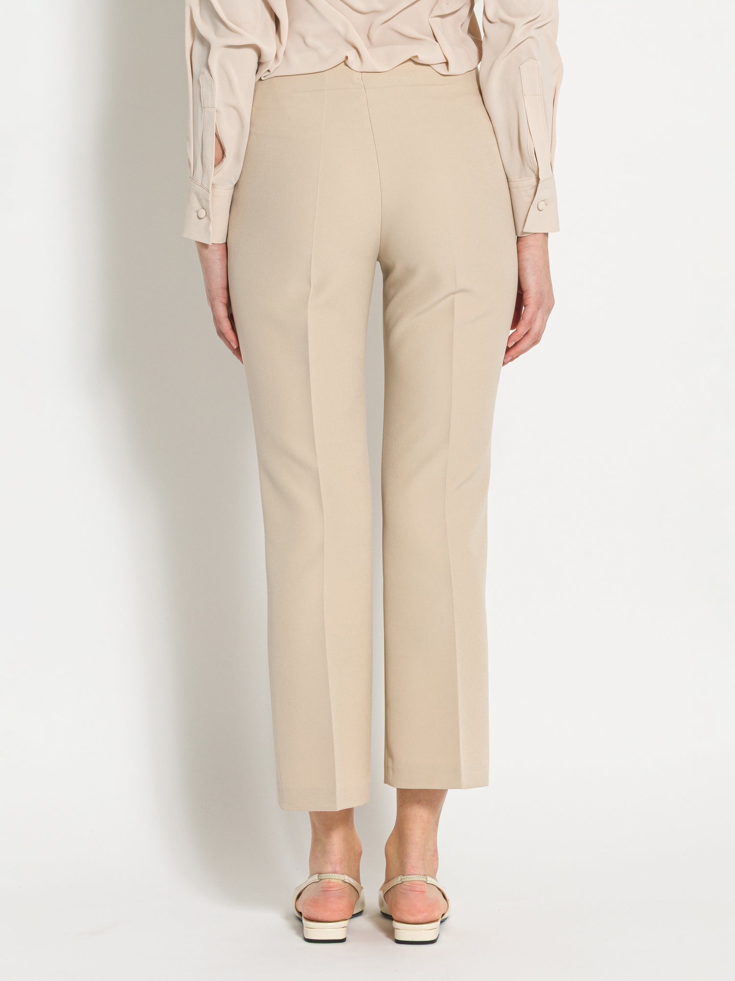 Pantalone in tessuto tecnico diagonale a trombetta | Uncategorized da donna