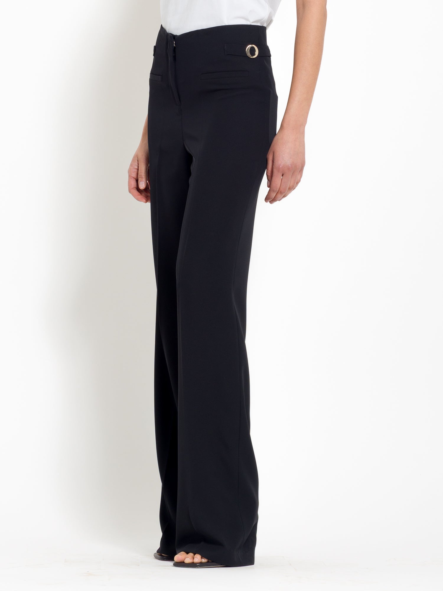 Flowing diagonal trousers with wide legs