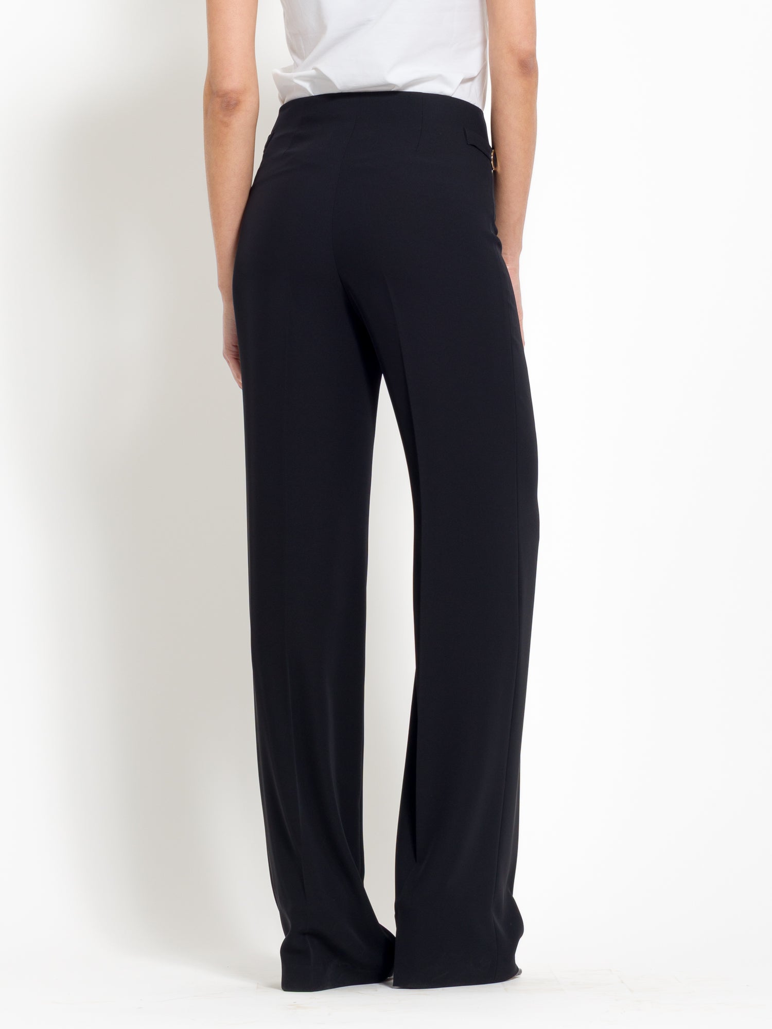 Flowing diagonal trousers with wide legs