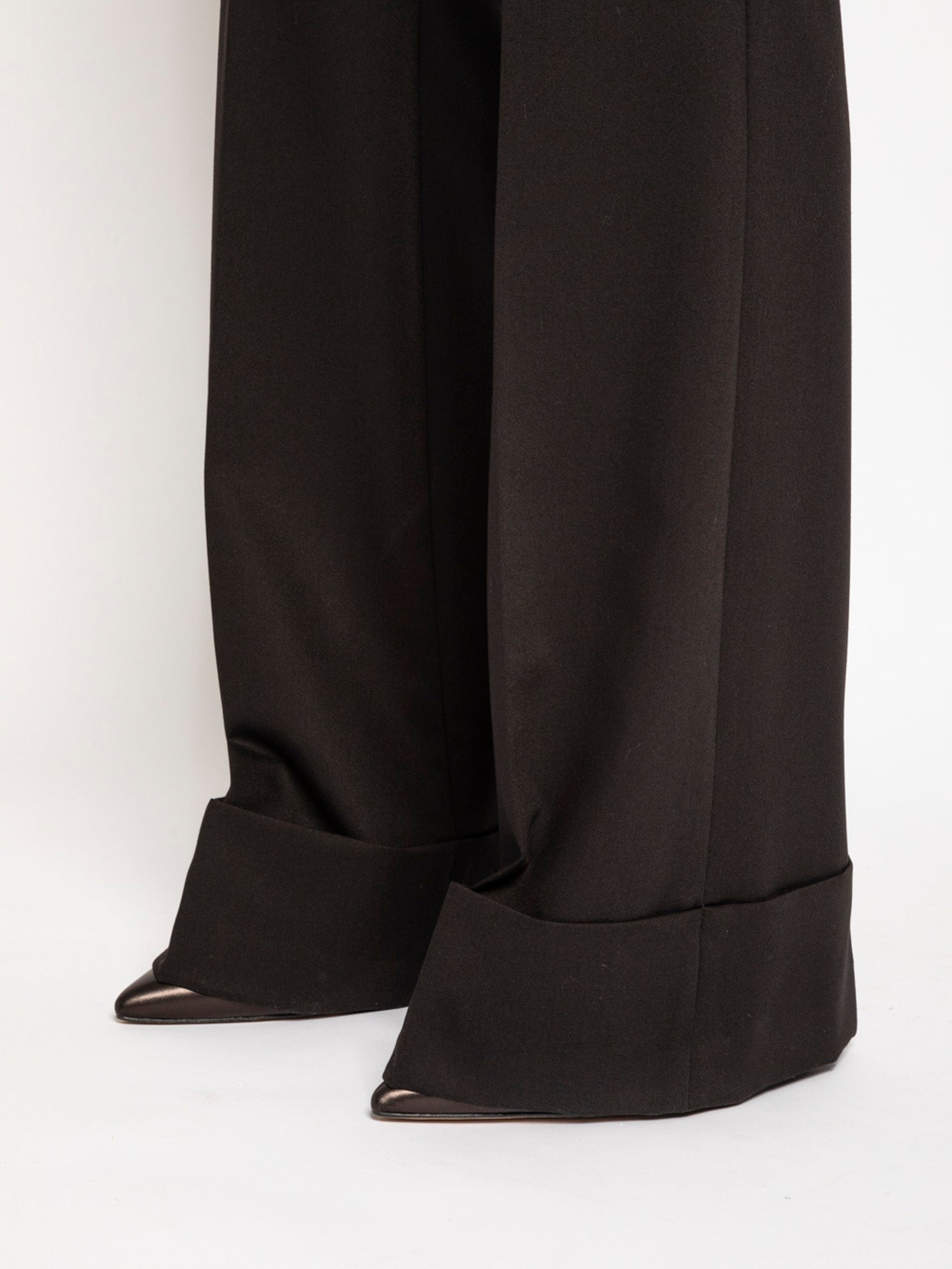 Pantalone flare con risvolto