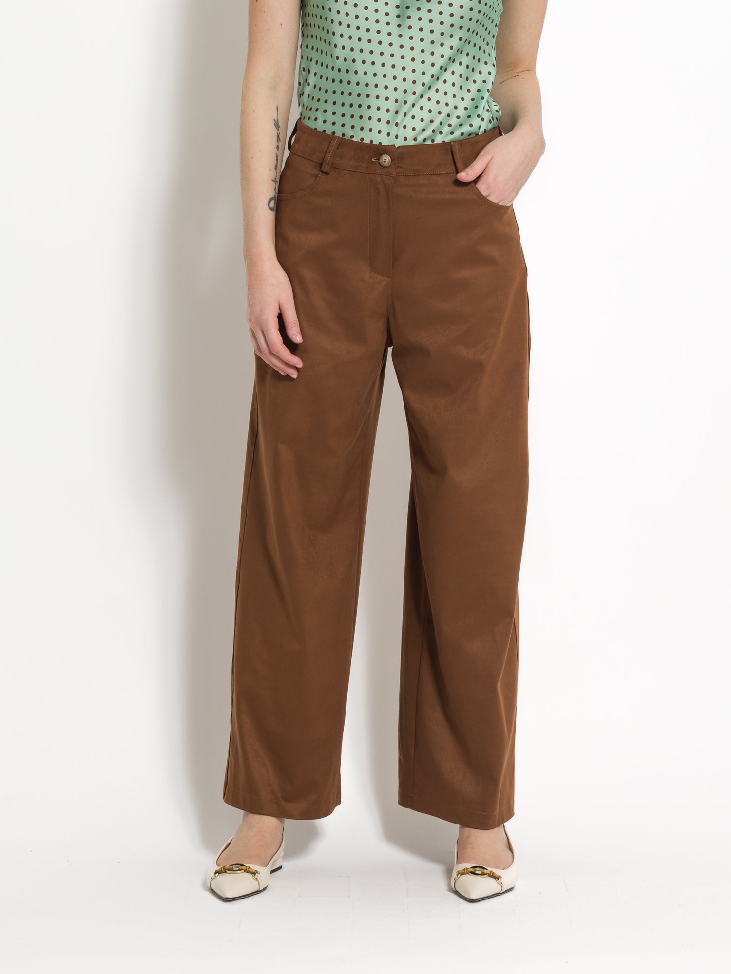 Pantalone gamba larga in eco-dainetto