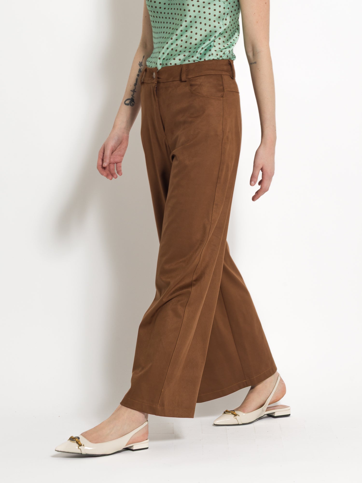 Pantalone gamba larga in eco-dainetto