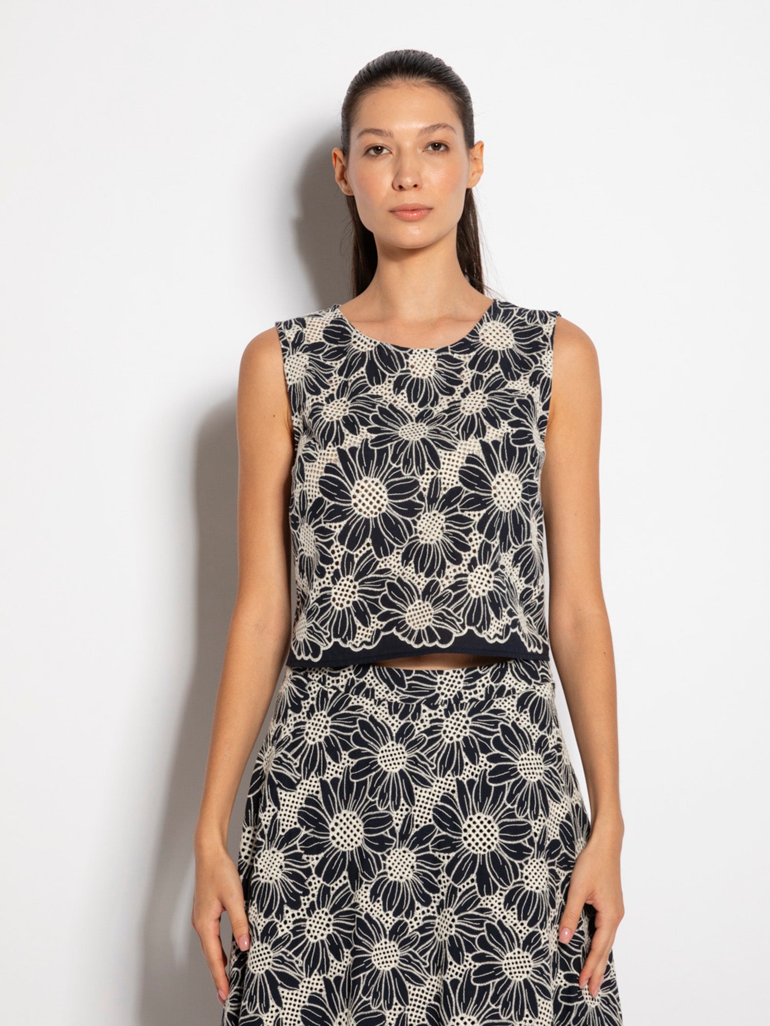 Top crop in cotone ricamato | Uncategorized da donna