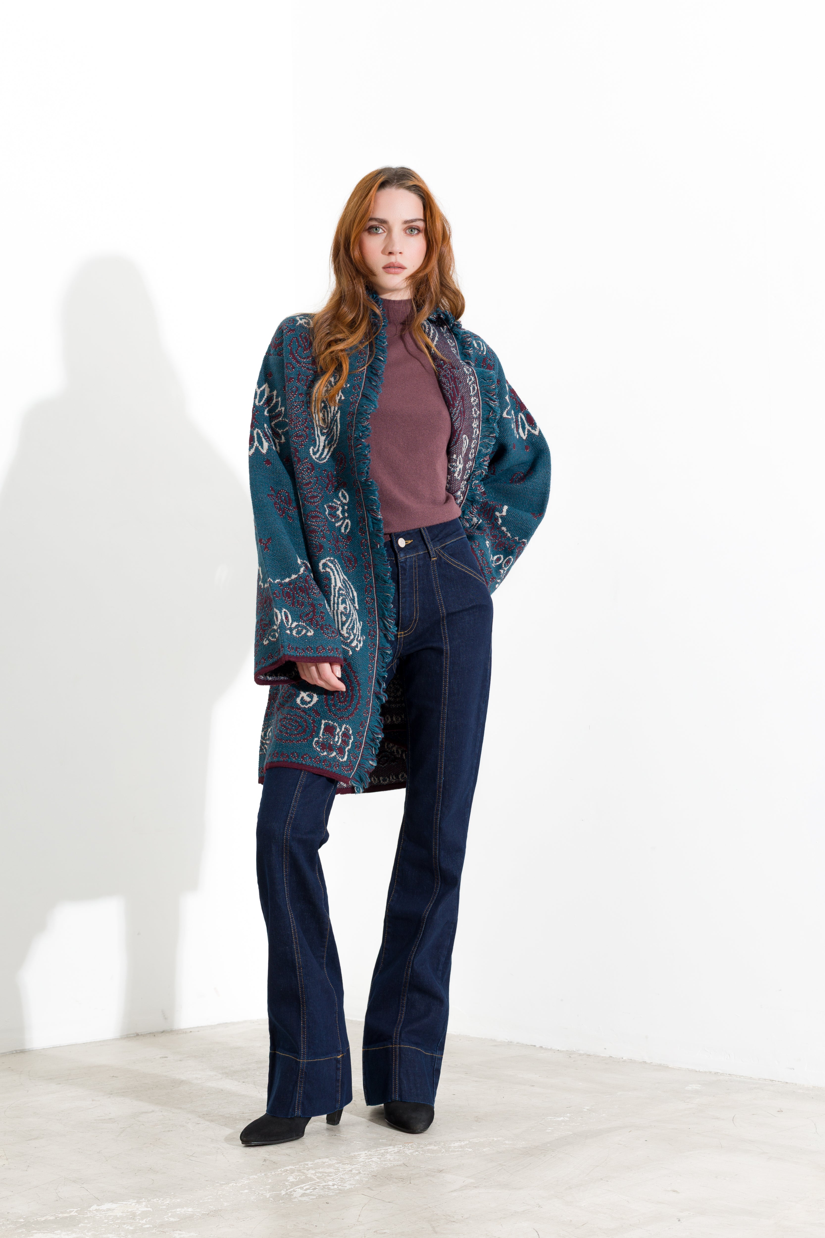 Jeans flare con cuciture frontali