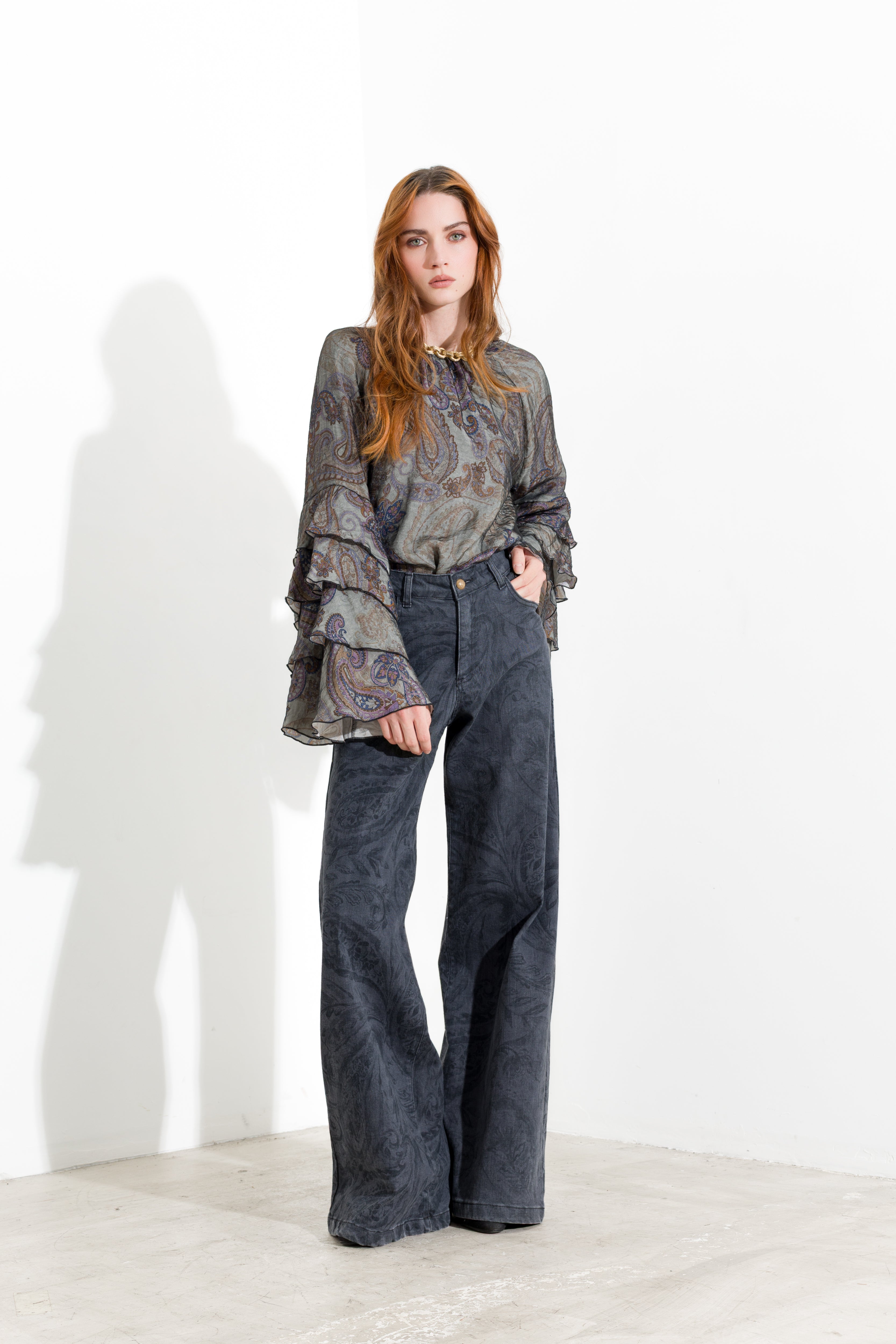 Blusa con maniche volant