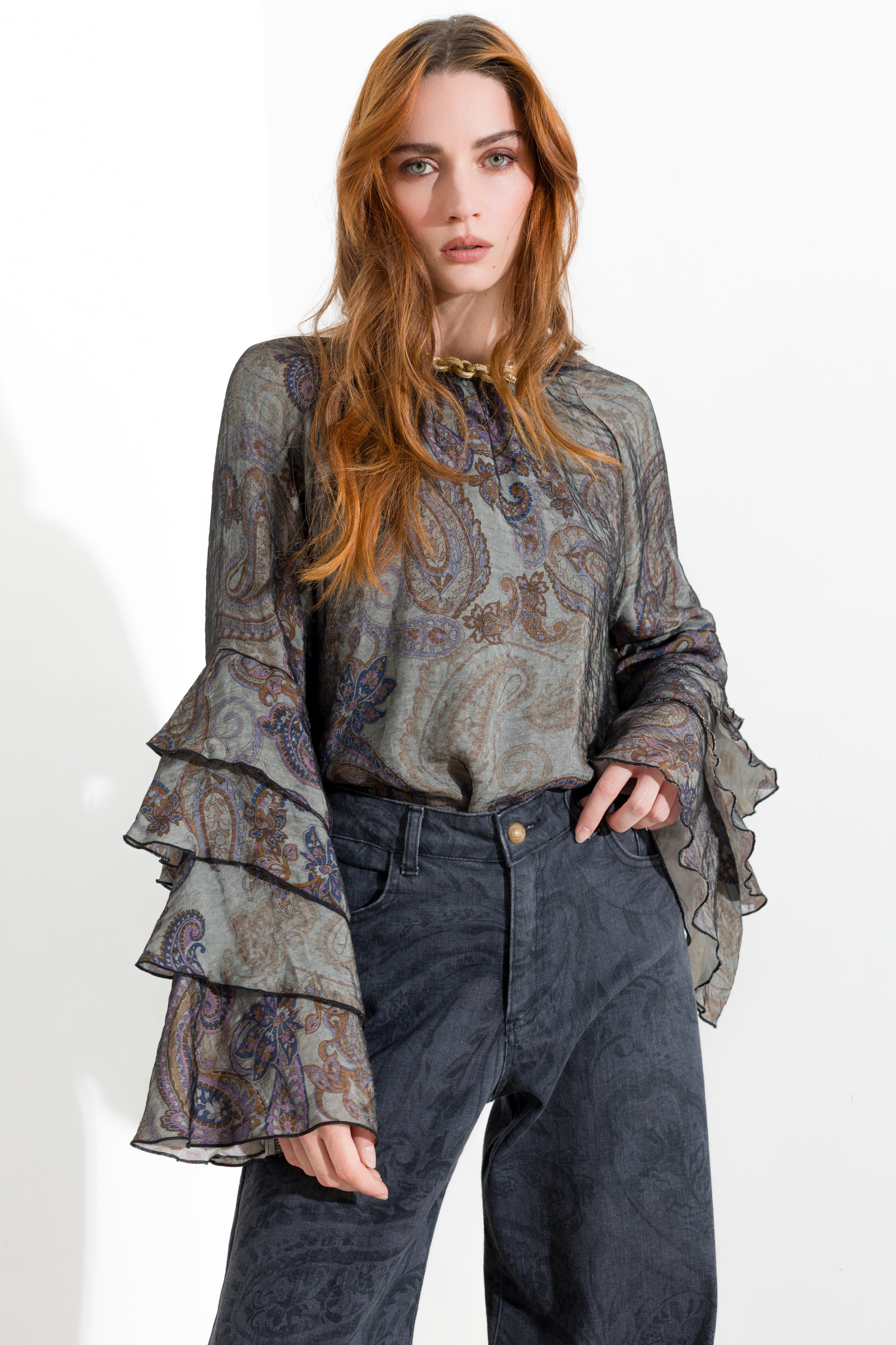 Blusa con maniche volant