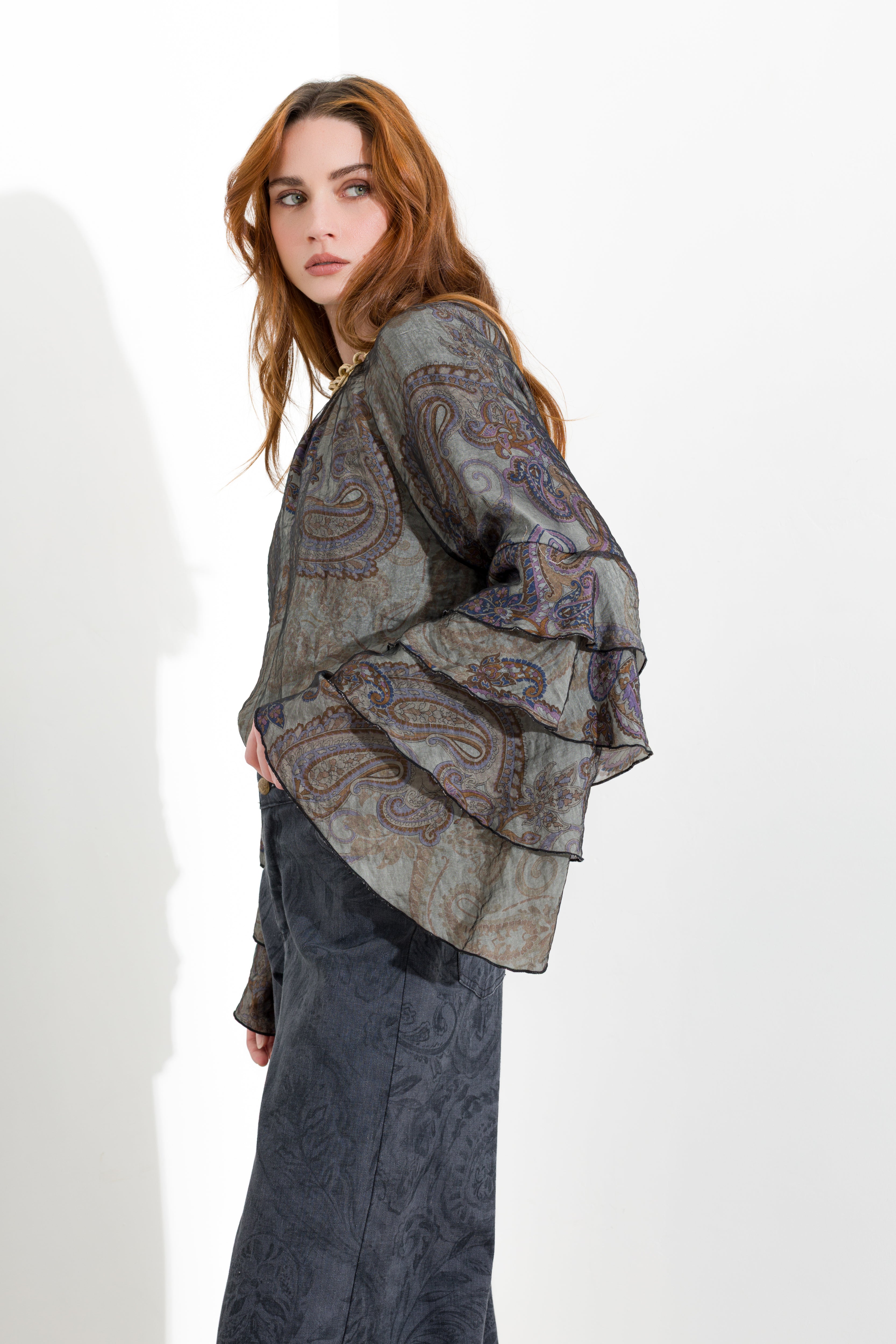 Blusa con maniche volant