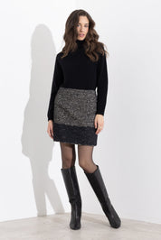 Short tweed skirt