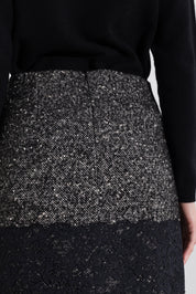 Short tweed skirt
