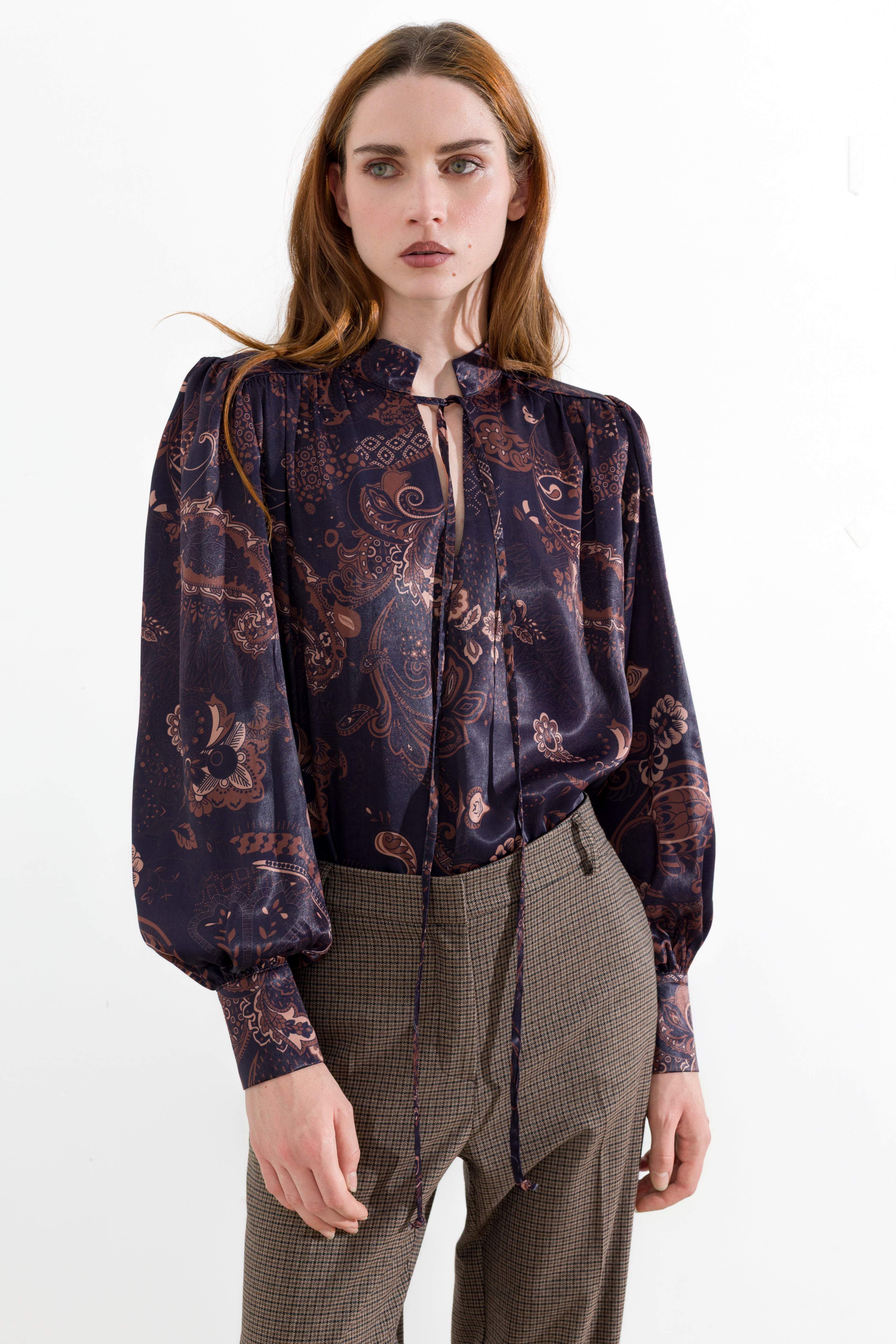 Blusa con scollo a goccia