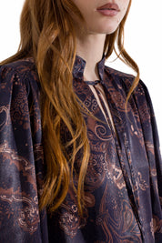 Blusa con scollo a goccia