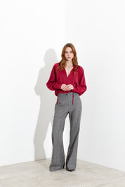 Blusa satinata con laccetti e volant