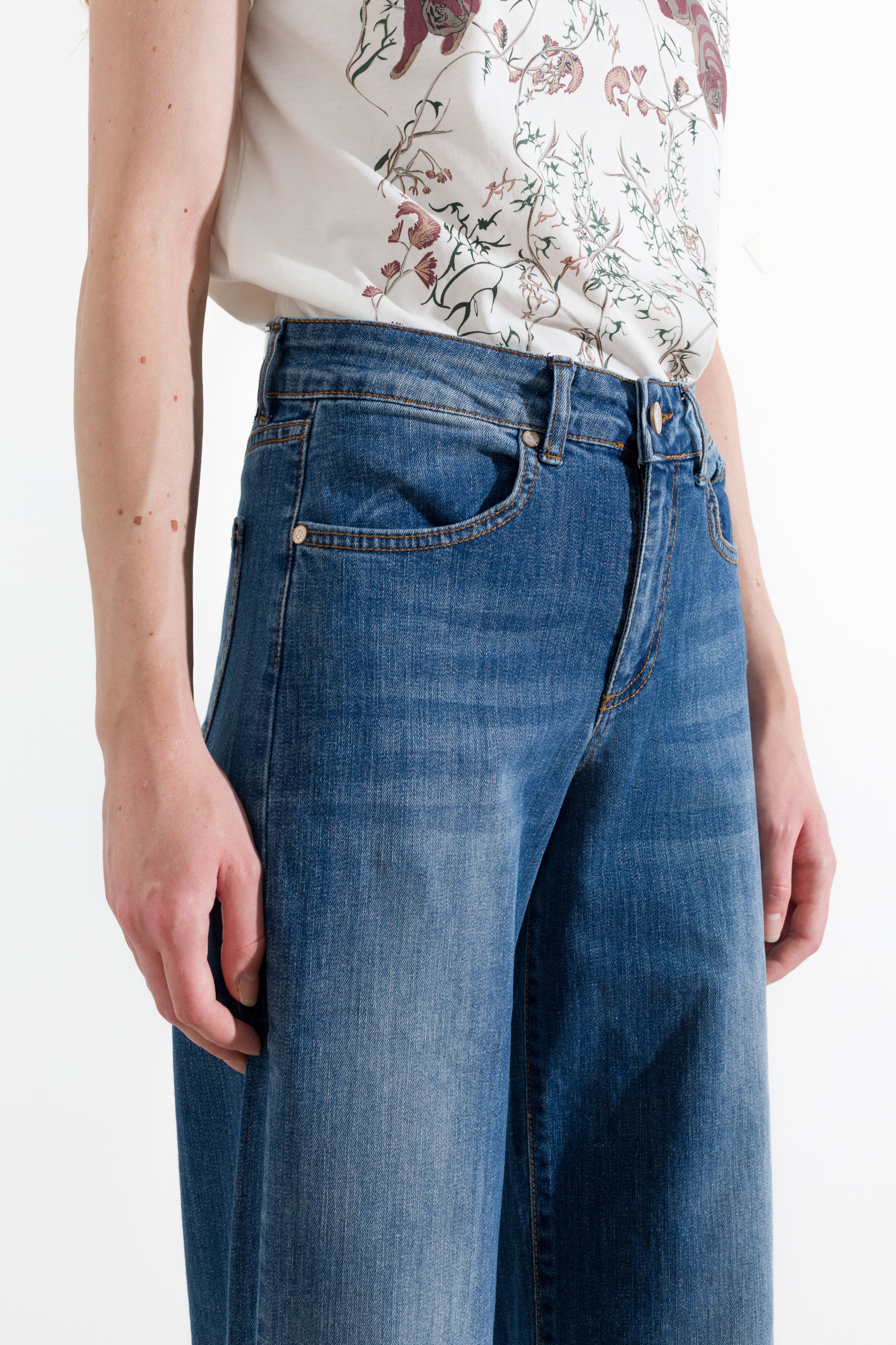 Jeans palazzo a vita alta