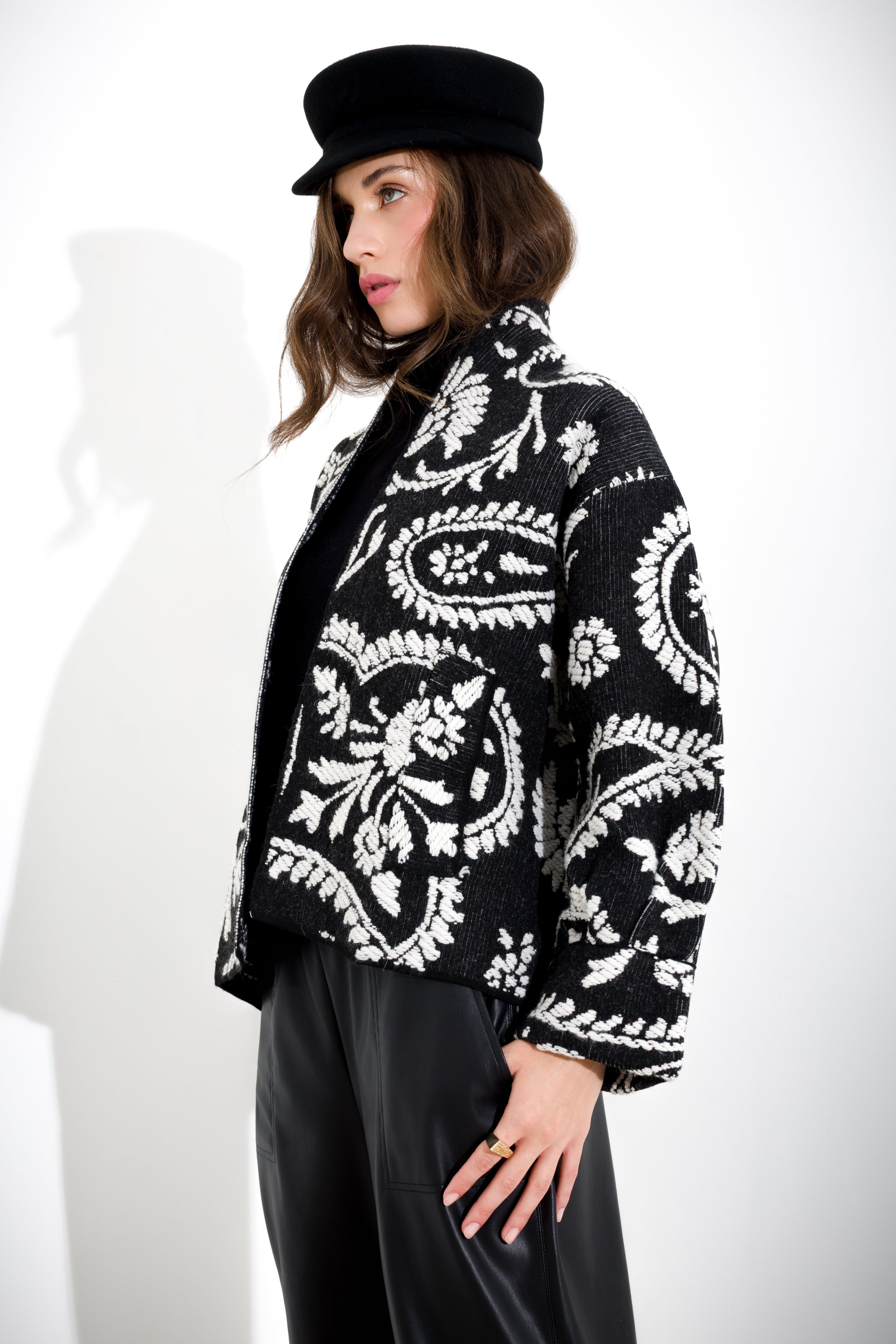 Cappotto corto senza chiusura in maglia