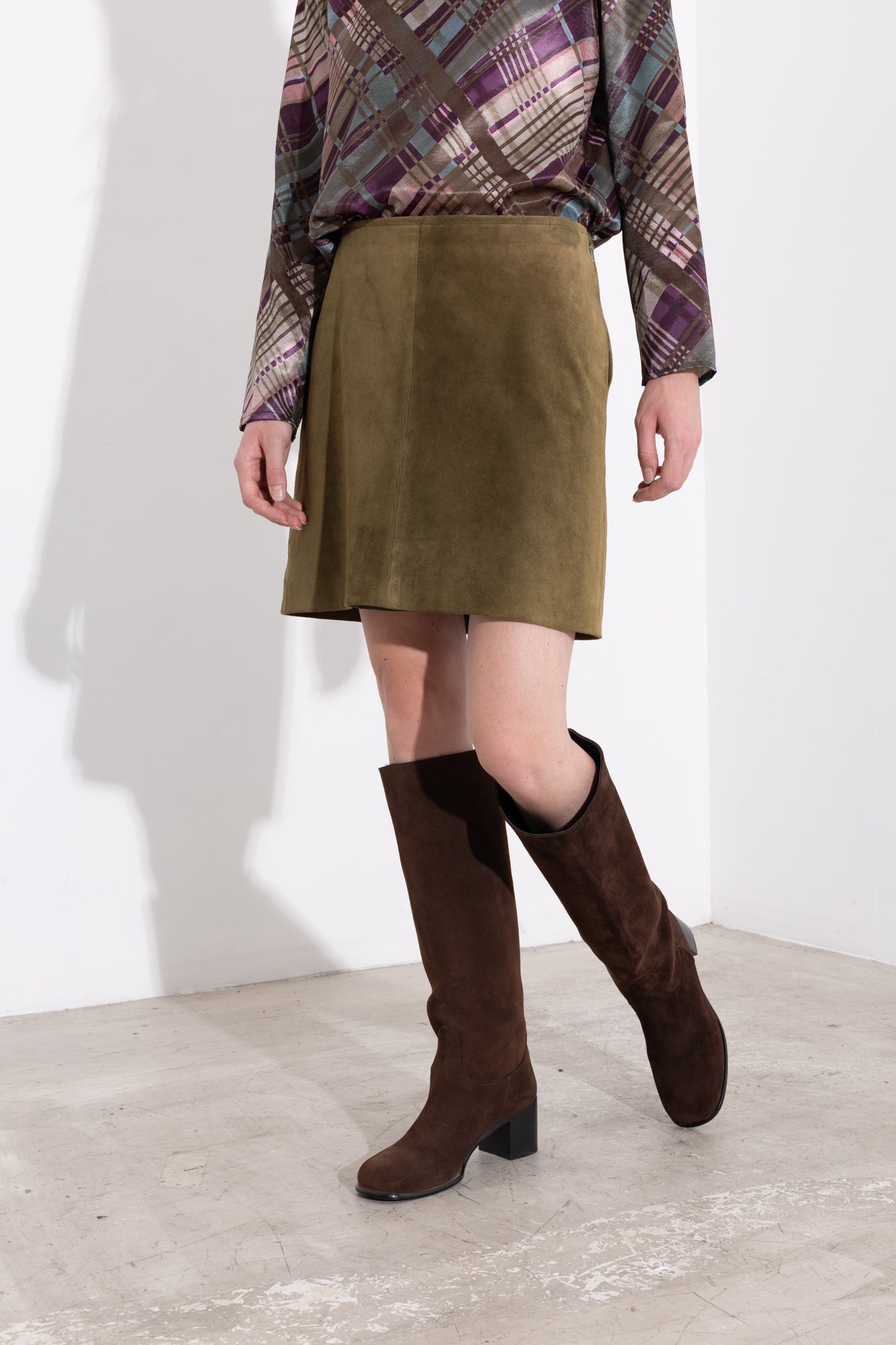 Minigonna in pelle scamosciata
