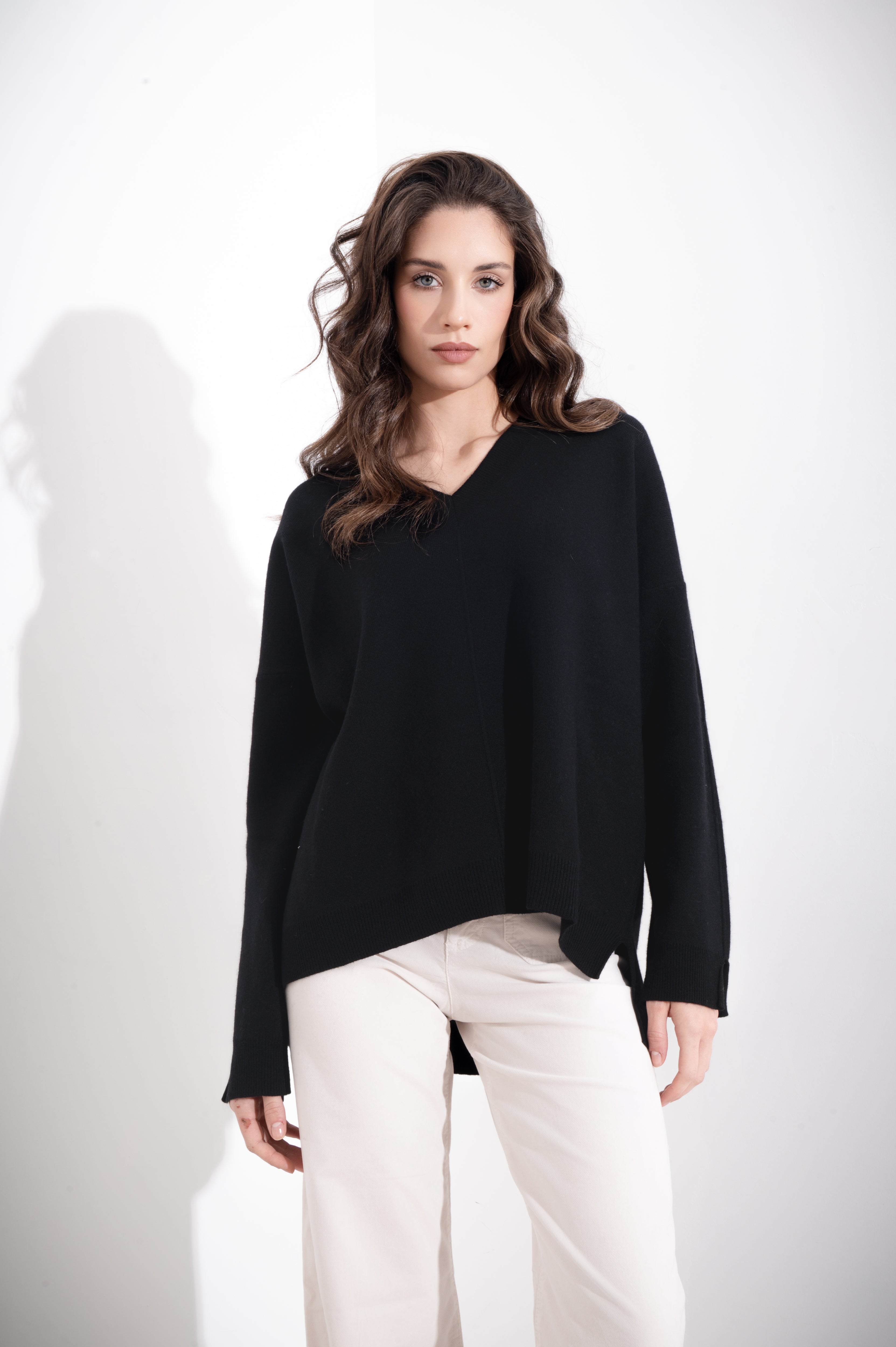 Maglia over scollo a V FRIENDLY SWEATER - Compagnia Italiana