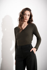 Maglia a costine scollo a V FRIENDLY SWEATER - Compagnia Italiana