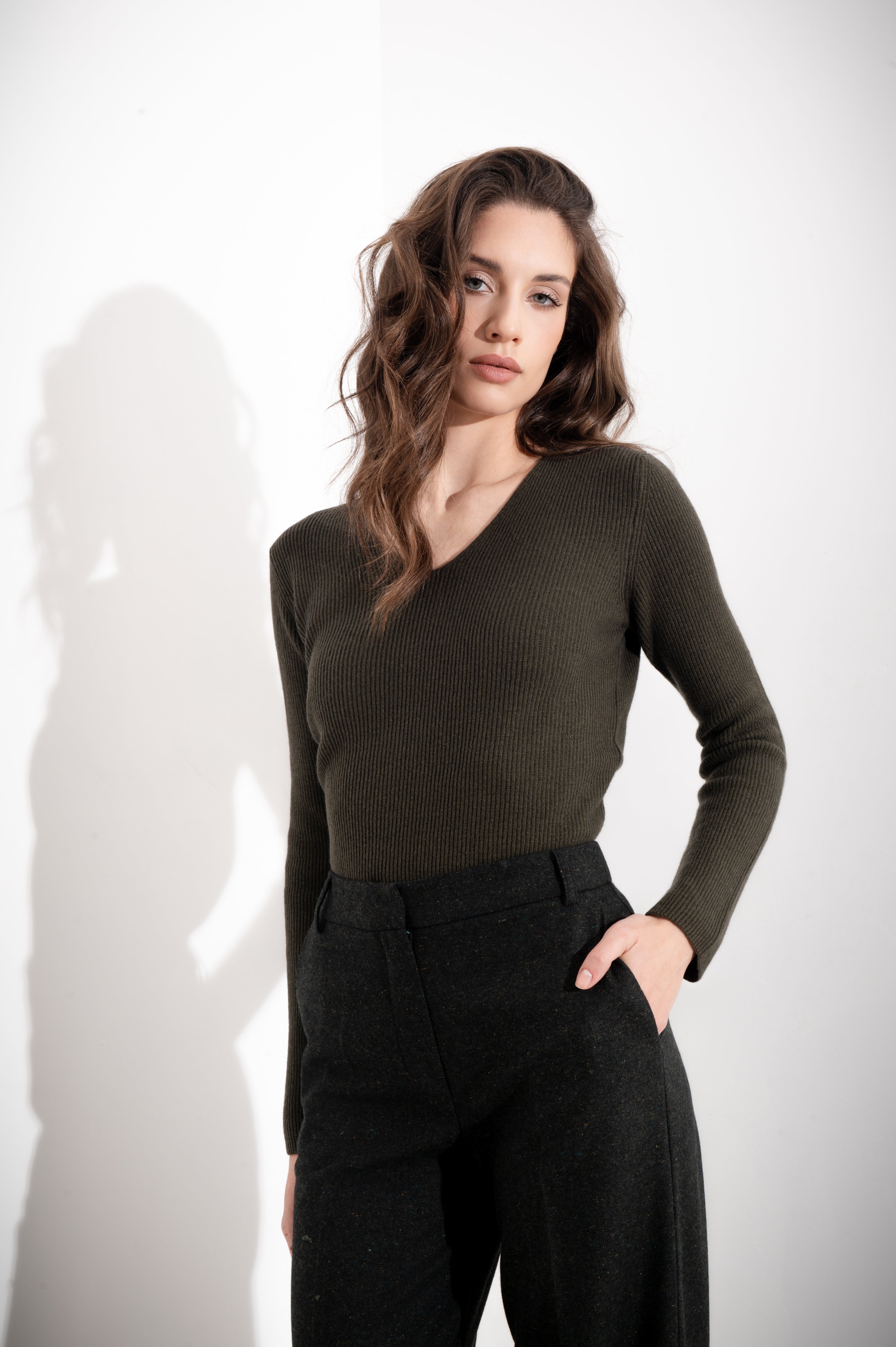 Maglia a costine scollo a V FRIENDLY SWEATER - Compagnia Italiana