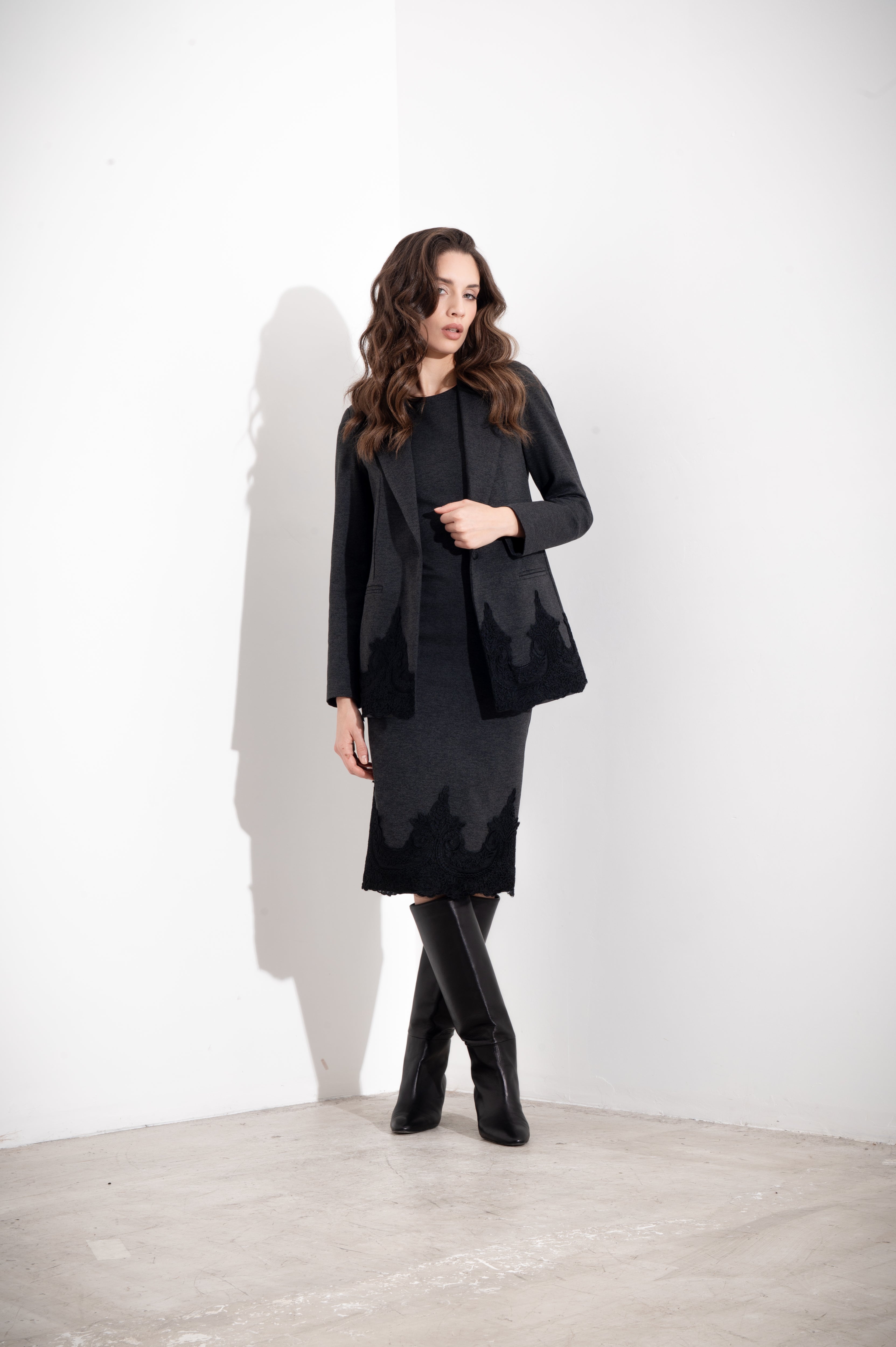 Abito midi con pizzo