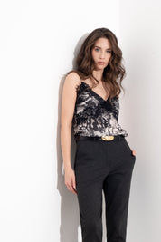 Top stampato con pizzo