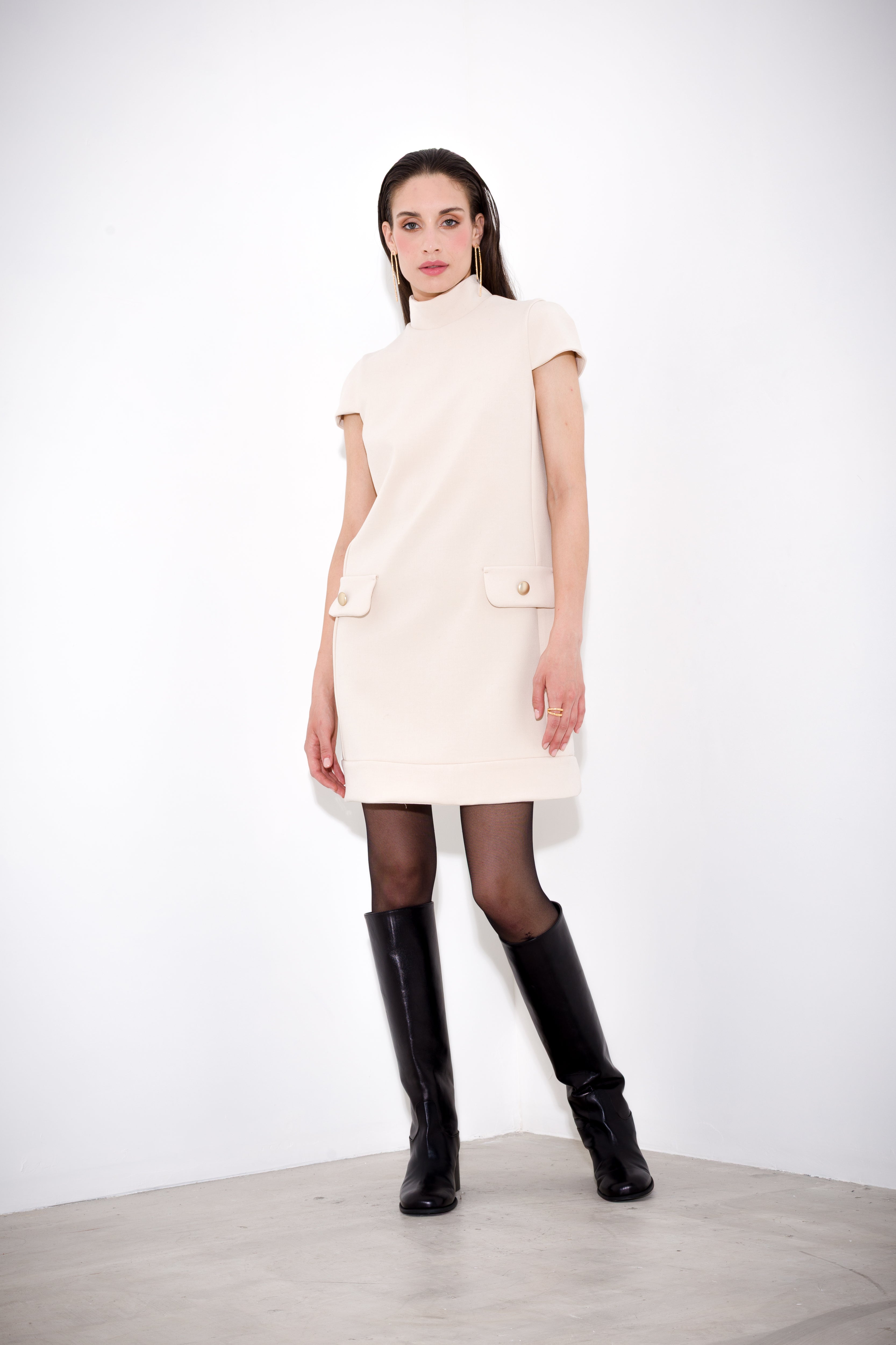 Short dress with pockets in double crepe