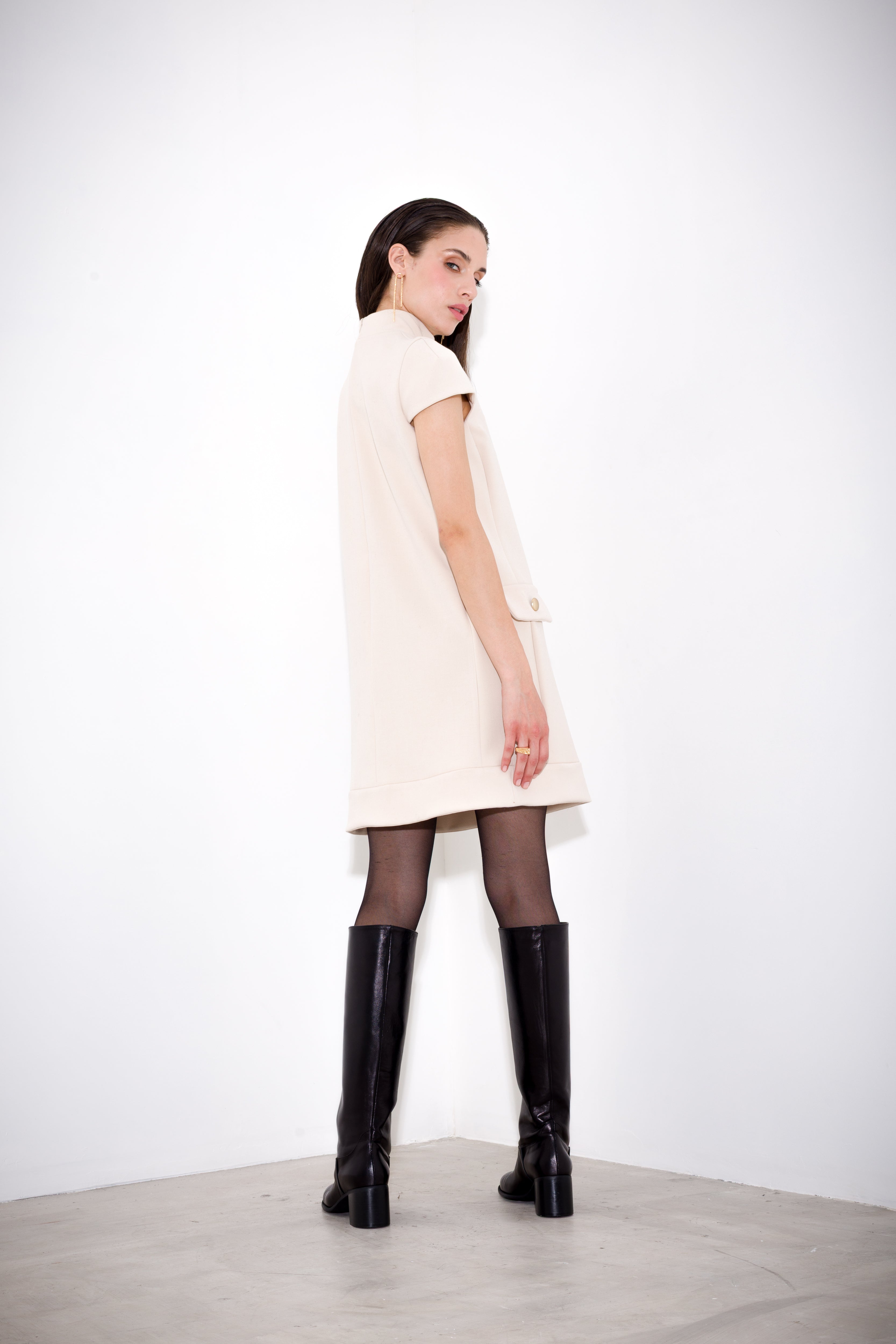 Short dress with pockets in double crepe