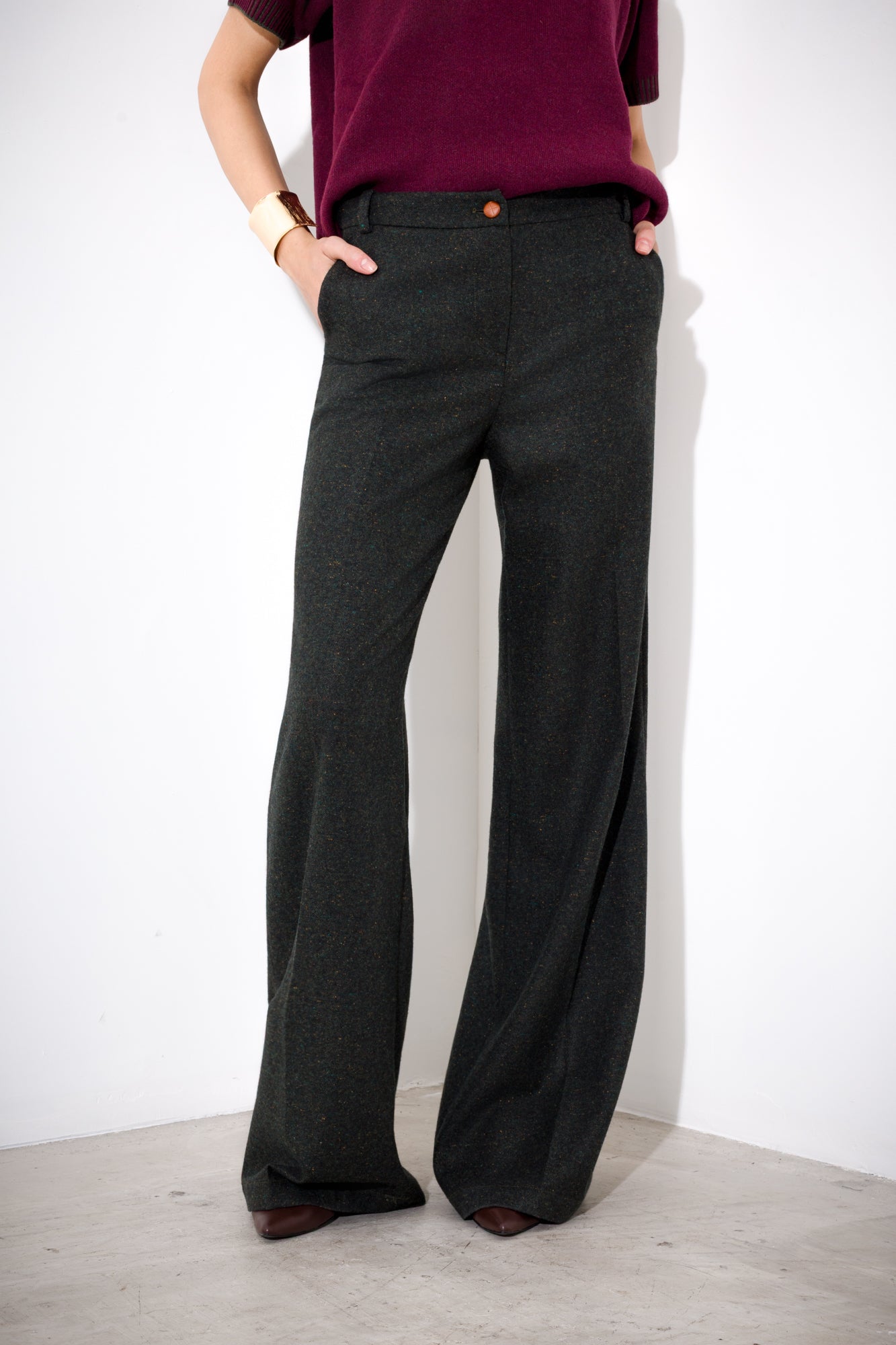 Straight trousers in buttoned wool and silk
