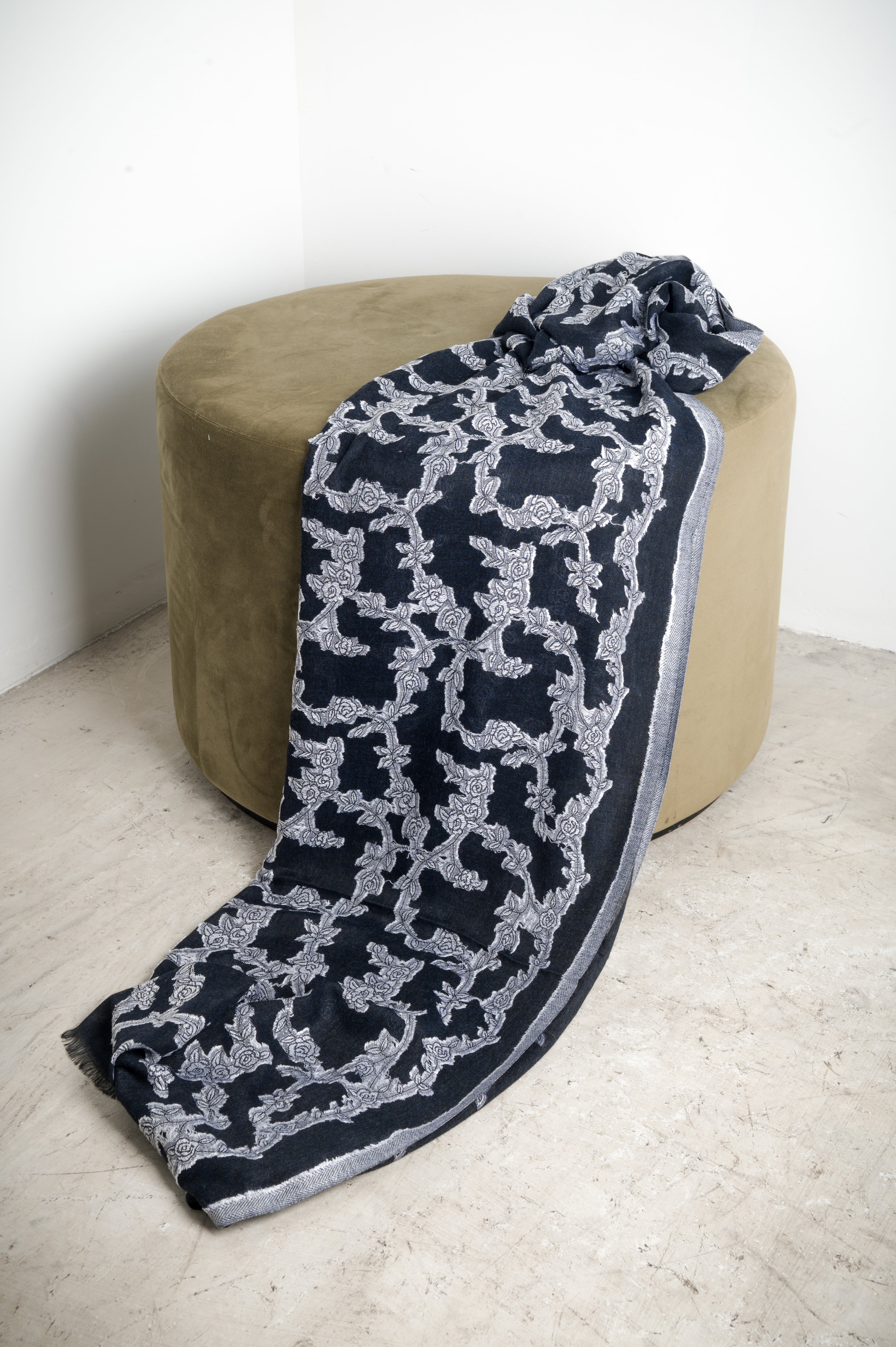 Stola ricami - Compagnia Italiana