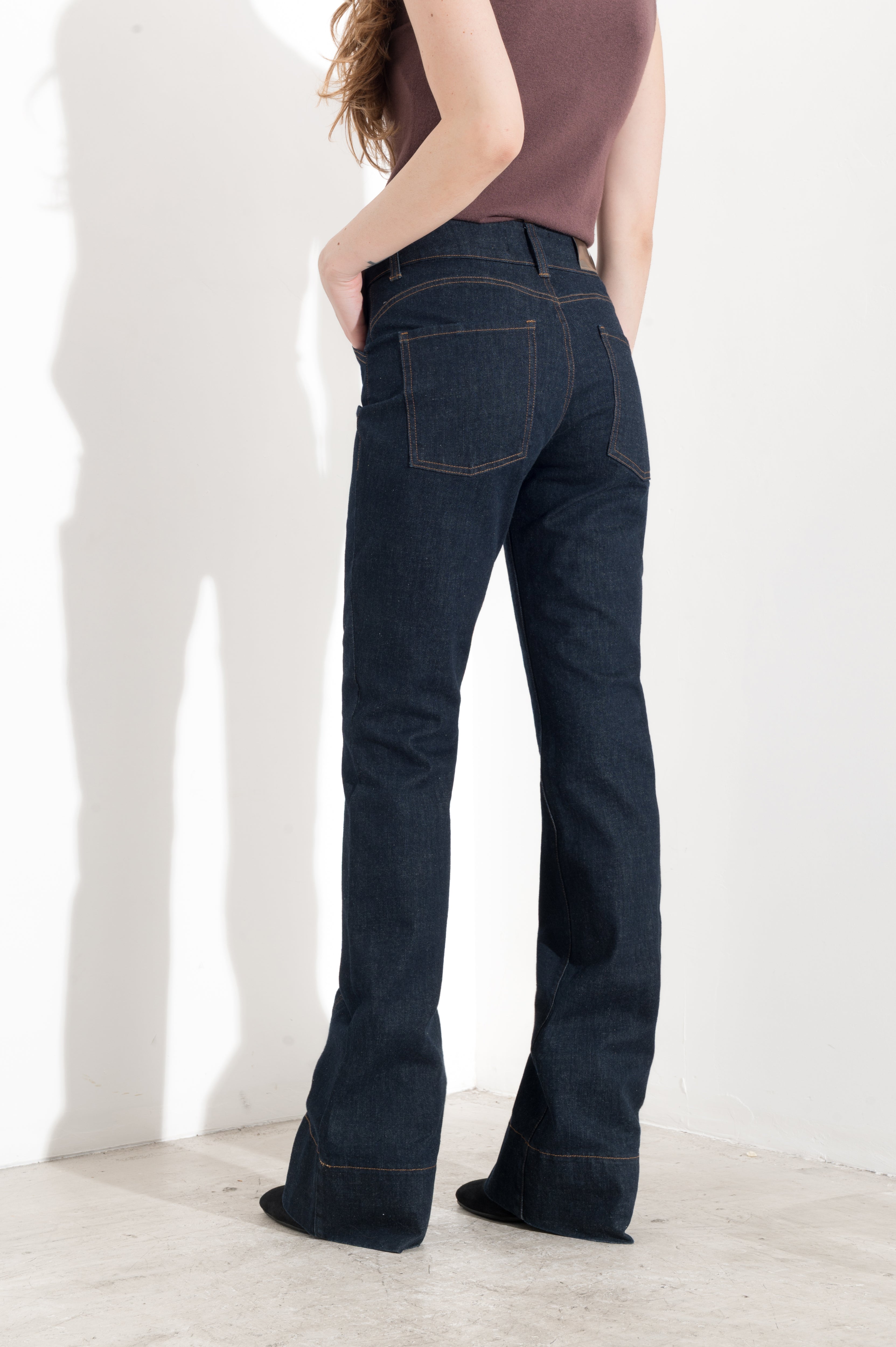 Jeans flare con cuciture frontali