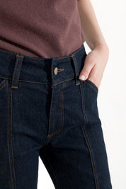 Jeans flare con cuciture frontali