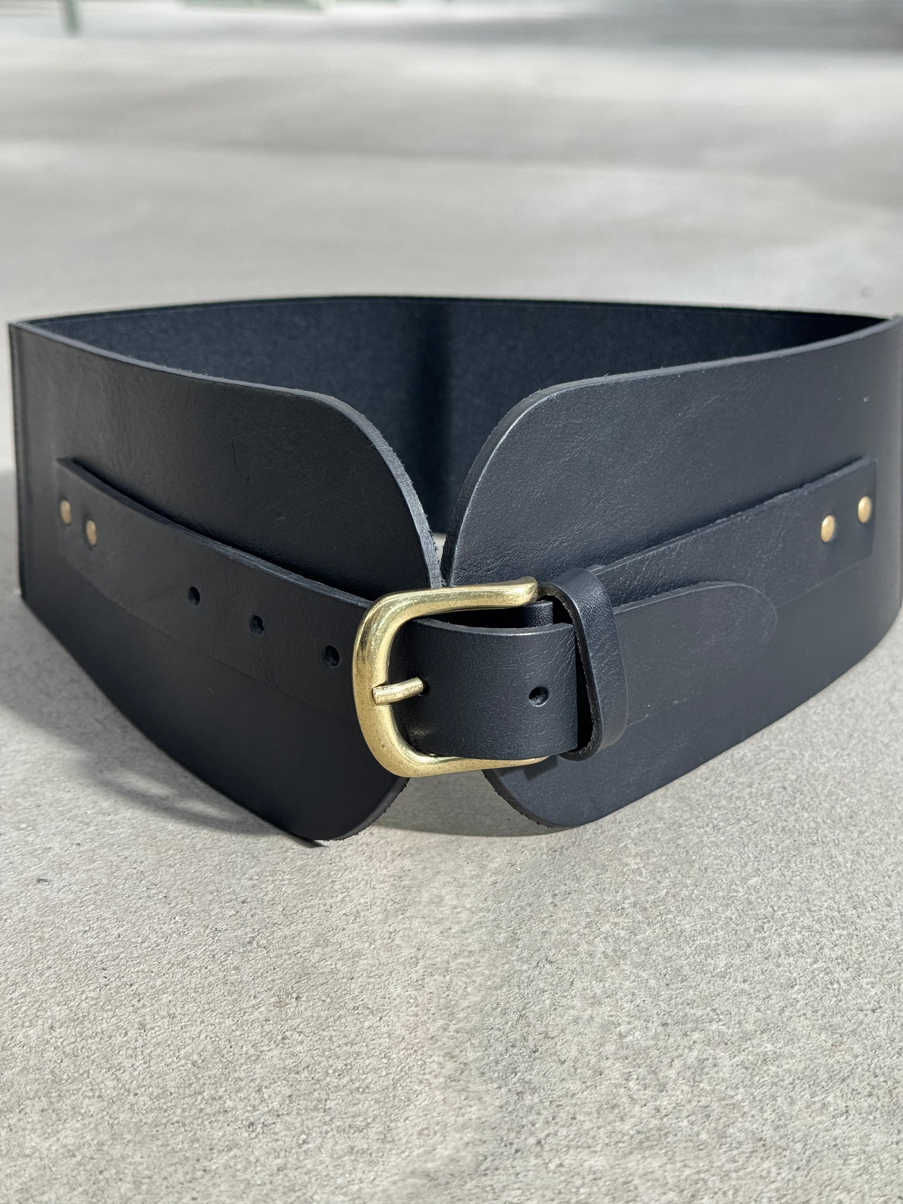 Elastic belt with bustier