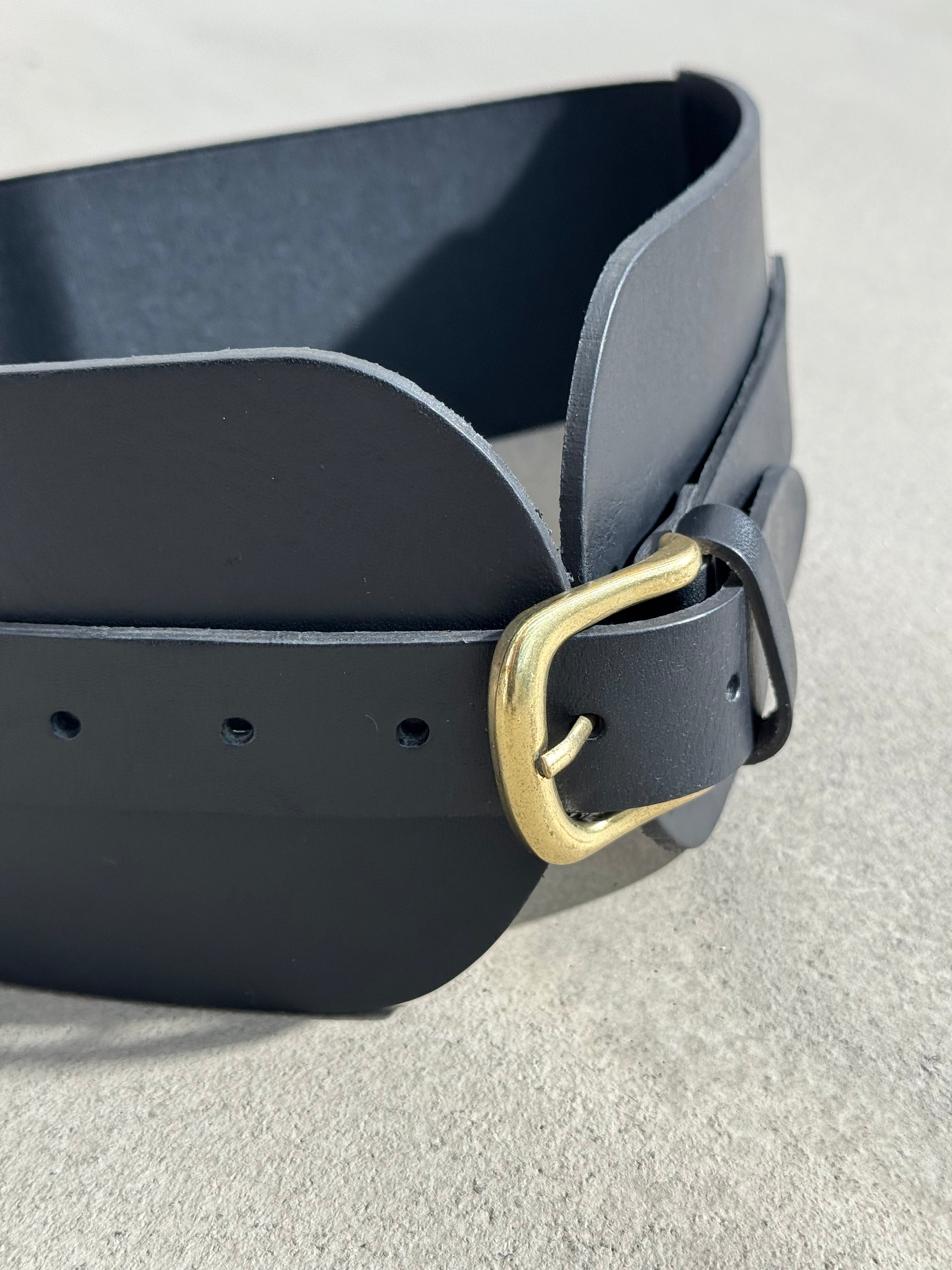 Elastic belt with bustier