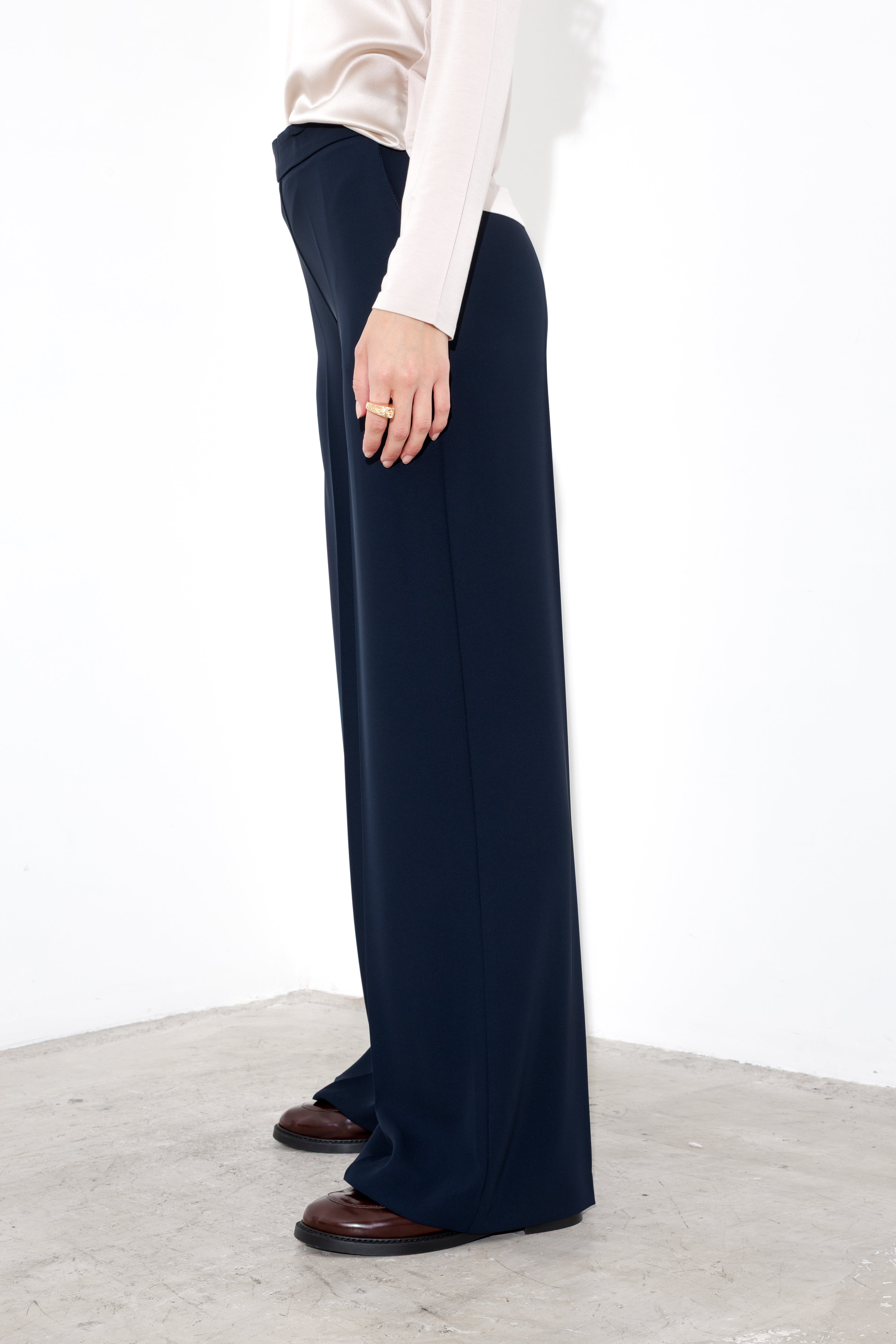 Flowing wide leg trousers