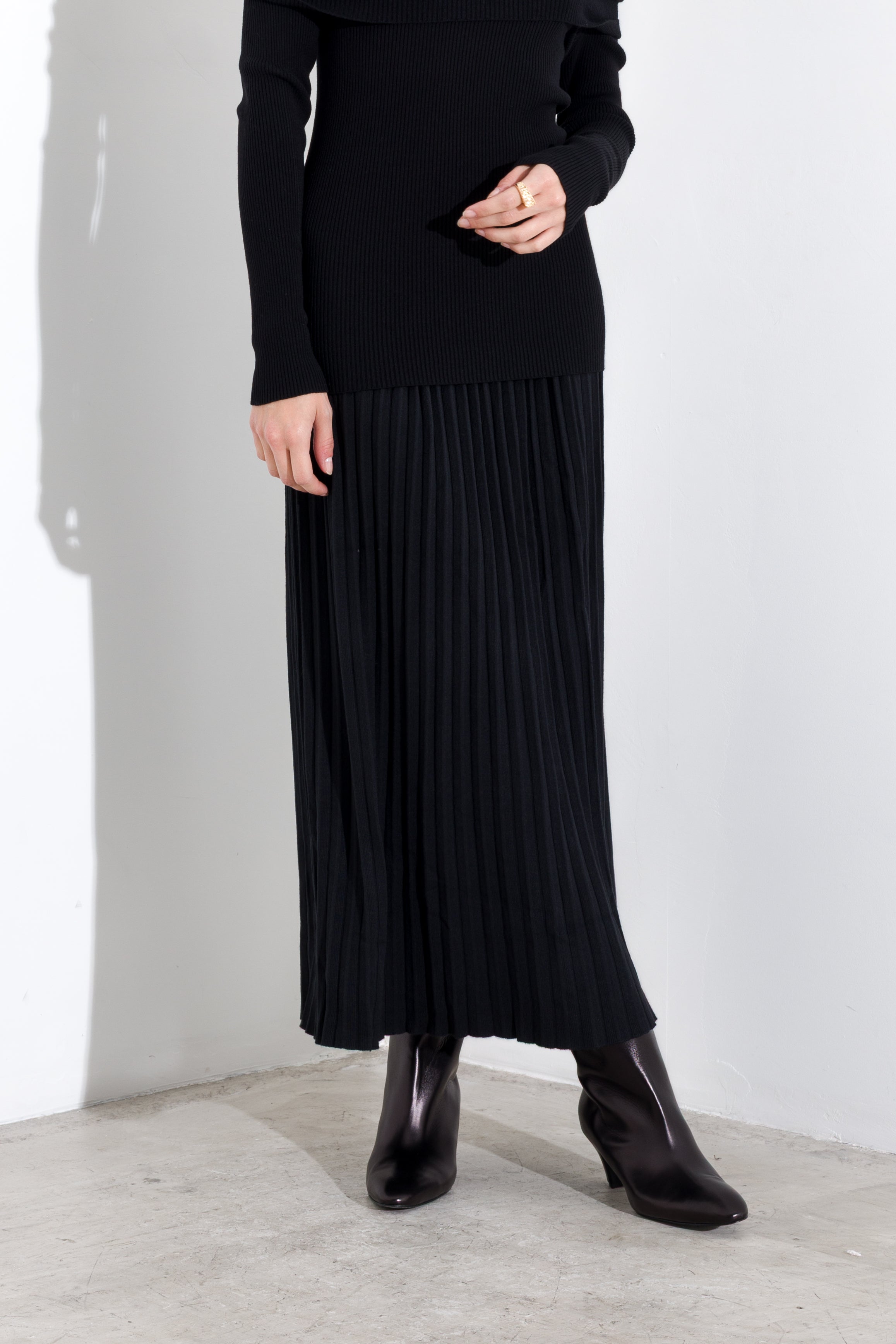 Pleated viscose skirt
