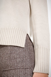 Maglia in pura lana a collo alto